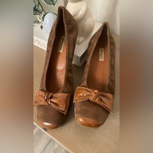 Brown Suede Pumps with Bow by
